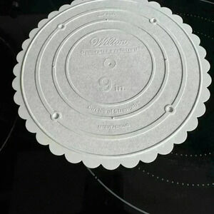 Wilton vintage  acrylic cake stand. 9 inches